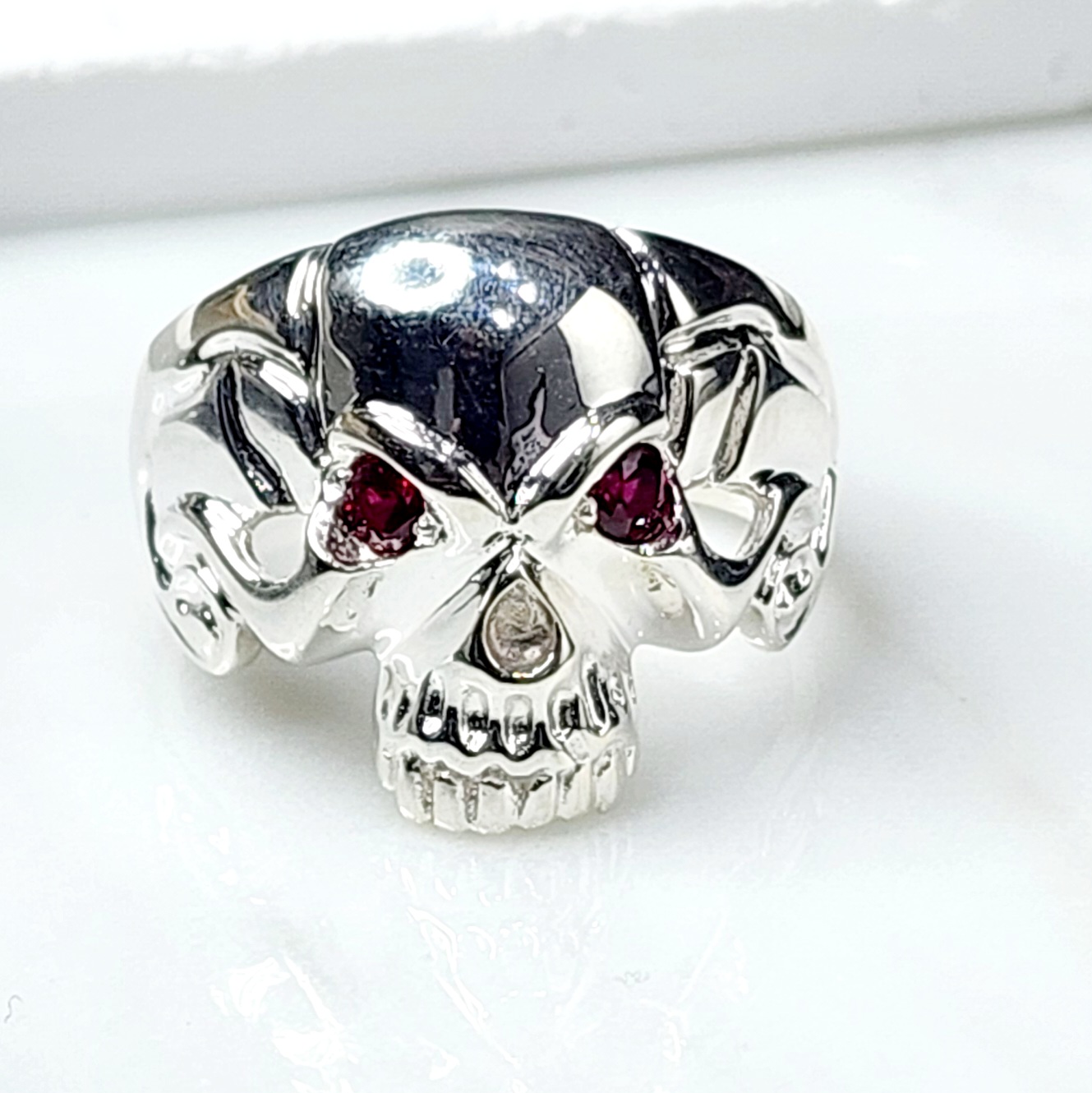 Sterling Silver Syn Ruby Eyes Skull Ring 9ct Gold Ring, Gold Jewellery, Gold Rings 