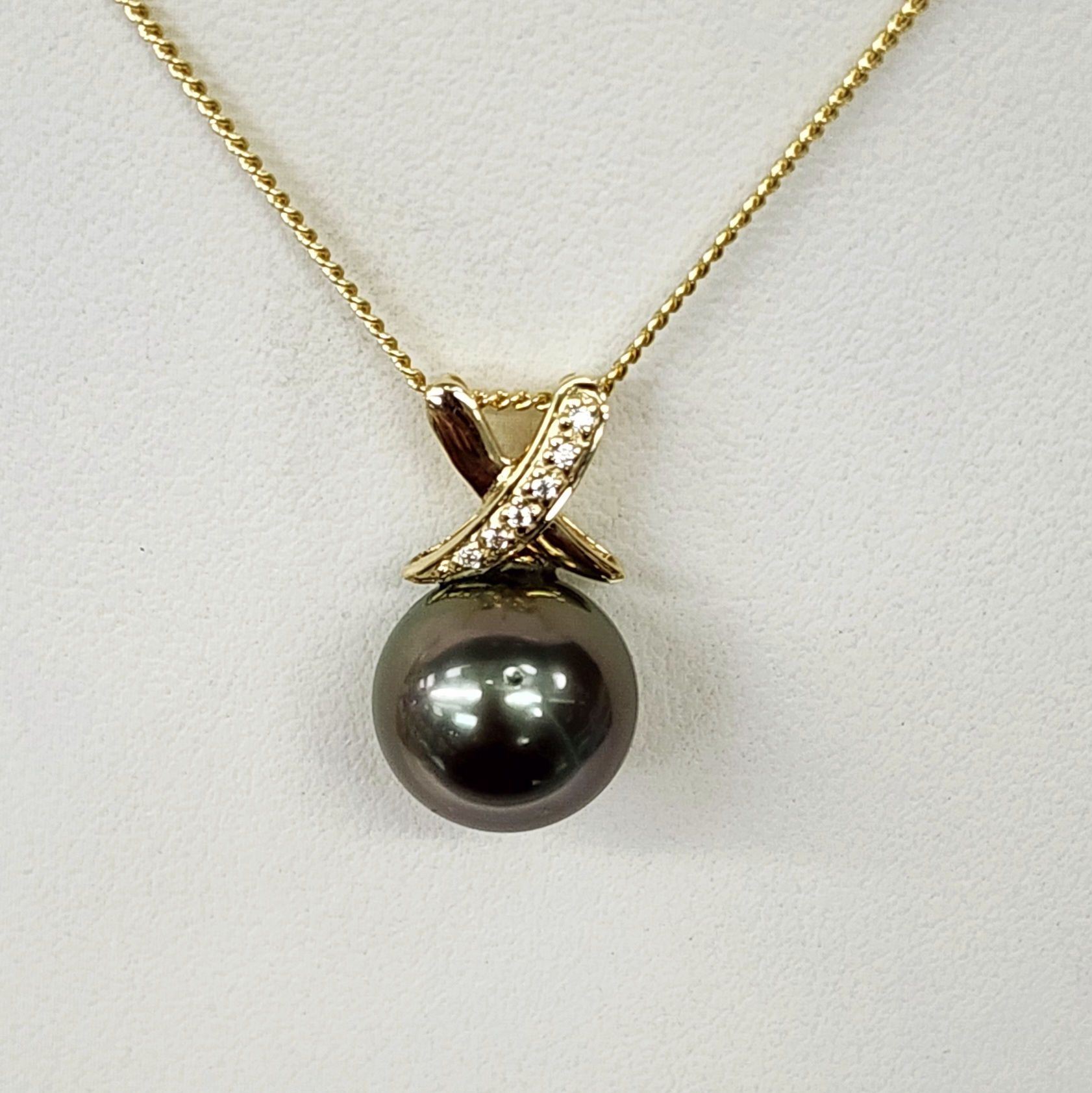 9ct Yellow Gold 11-11.5mm Round Tahitian Black Pearl Pendant with Diamond Setting Cap Gold Pearl Jewellery, Pearl Jewellery 