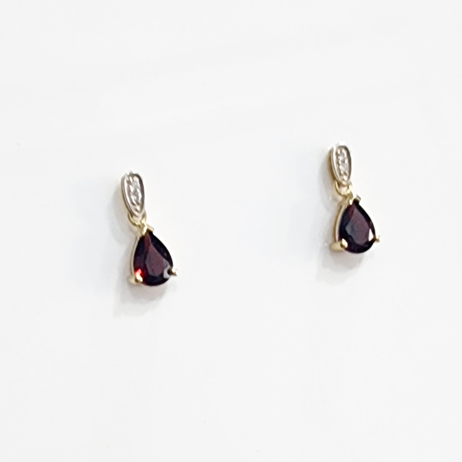 9ct Yellow Gold Teardrop Garnet with Diamond Stud Earrings - 9CTDIAGAR-DPD G-SHOCK 